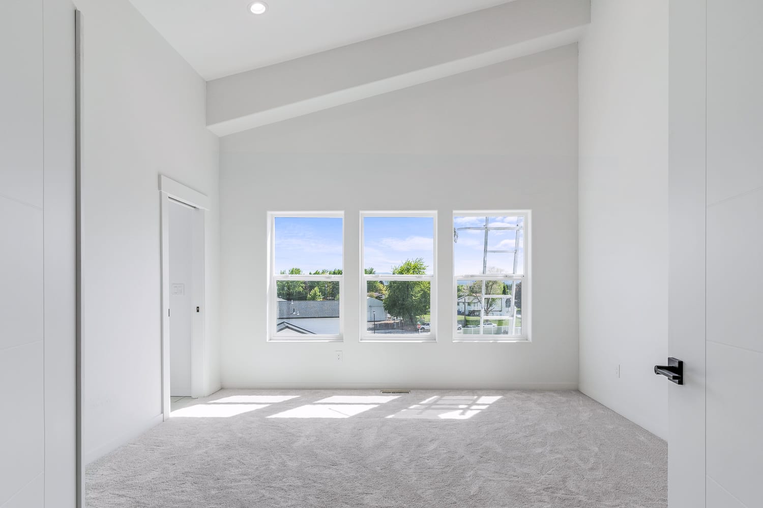 Empty room before staging